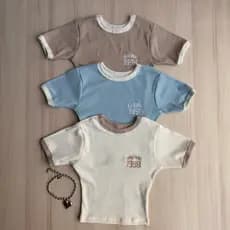 Kit 3 Cropped Manga Curta Canelado Bordado Baby Tee Cores Pastel Gola Redonda Blusinha Feminina Ribana Canelada Babylook