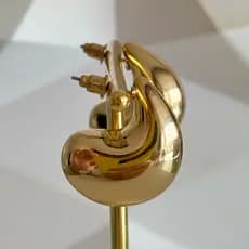 Brinco Argola Bold Gota Vírgula Leve Folheado Dourado e/ou Prateado