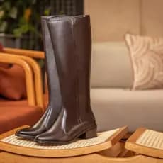 Bota Feminina Cano Alto em Couro Estilo Montaria Tendência Moda Outono Inverno Country Com Salto