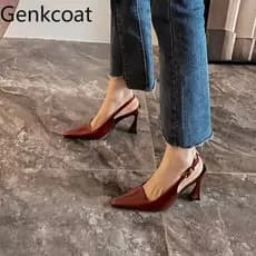 Couro envernizado moda salto Stiletto apontou Toe salto alto 2026 primavera novo estilo venda quente vinho vermelho alça