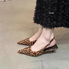 Francês All-Match moda Toe-coberto sandálias femininas primavera verão 2026 novo estilo Stiletto salto médio volta vazio