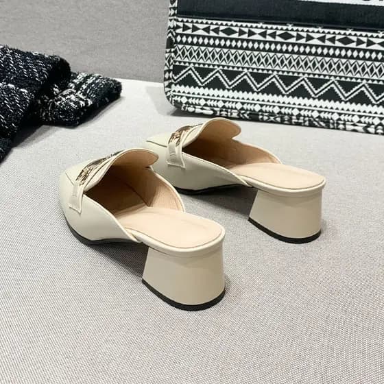 2026 primavera novo estilo Baotou meia chinelos feminino exterior moda All-Match influenciador sandálias Retro salto méd