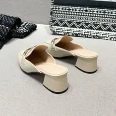 2026 primavera novo estilo Baotou meia chinelos feminino exterior moda All-Match influenciador sandálias Retro salto méd