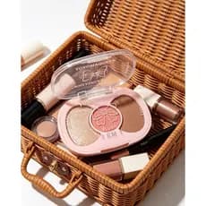 Paleta 3 em 1 YOYOMAQUEEN – Blush, Iluminador e Contorno