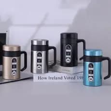 Caneca de viagem de aço inoxidável com alça, garrafa de água térmica isolada a vácuo de parede dupla à prova de vazamento de 500 ml