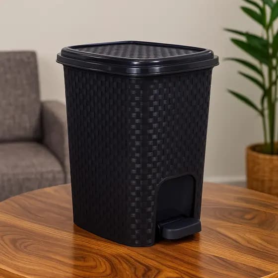 Lixeira 7L com Pedal Rattan Preto Banheiro Cozinha Compacta Resistente Sofisticada