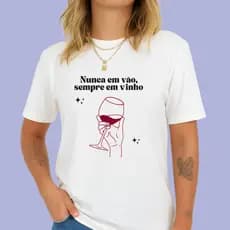 Tshirt Feminina e Unissex Estampada Nunca em Vão Sempre em Vinho - Camiseta Branca Divertida Amigos Clube