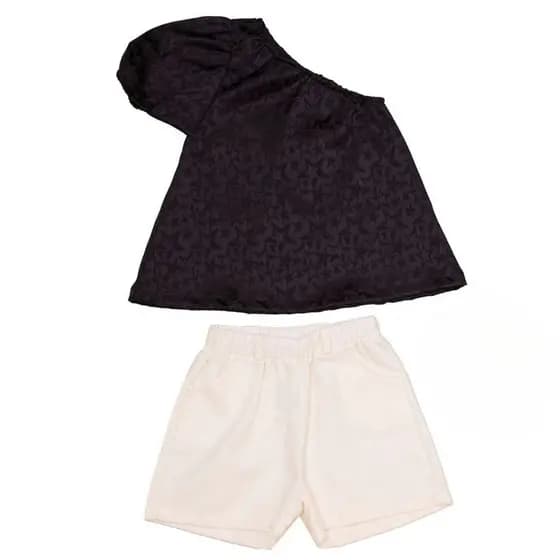 Conjunto Shorts Branco e  Bata Um Ombro Preta com Estrelas em Relevo