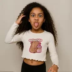 Cropped Infantil Manga Longa em Tecido Ribana Com Estampa de Capivara com Copo