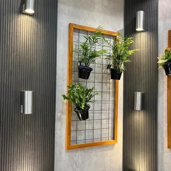 Painel jardim vertical parede grade de ferro sacada varandas apartamentos