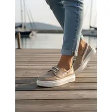 Mocassim Feminino Plataforma Baixa – Conforto e Charme Casual em Couro .