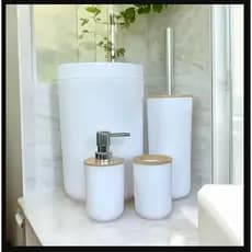 KIT PARA BANHEIRO 4 PEÇAS BRANCO COM TAMPA DE BAMBU BASCULANTE - FLASHGOODS - f0473