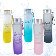 Garrafa Squeeze 500ml de Plástico Frases- Tampa com Alça de Silicone