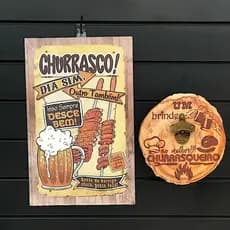 Kit Placa E Abridor - Churrasco Dia Sim 28 x44 cm/ 22 x 23 cm
