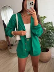 Combinação de conjunto top manga longa e shorts
