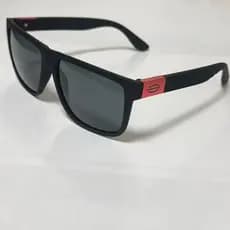 Óculos de sol masculinos oversized para dirigir, com detalhes em metal e proteção solar.