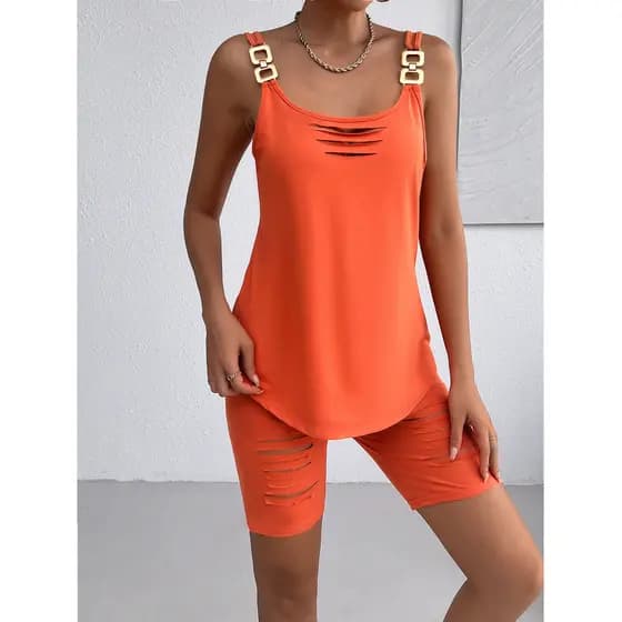 Conjunto casual de duas peças para mulher Colete cavado de cor sólida e calções rasgados e desgastados