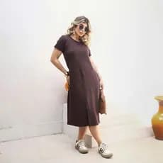 Vestido Midi com Fenda Fontal e Bolsos Casual