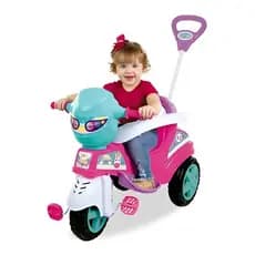 Triciclo Maral Baby City rosa com empurrador, pedal e porta-objetos, controle total e passeio seguro