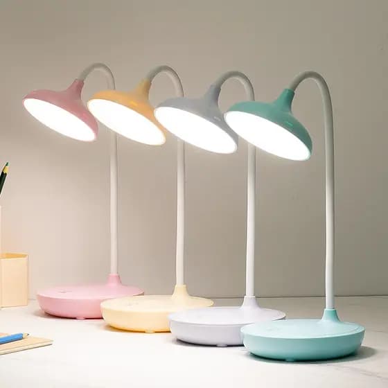 Lâmpada de mesa LED com usb para armazenamento de energia de carga Lâmpada inteligente com luz noturna de três velocidades de escurecimento ao toque
