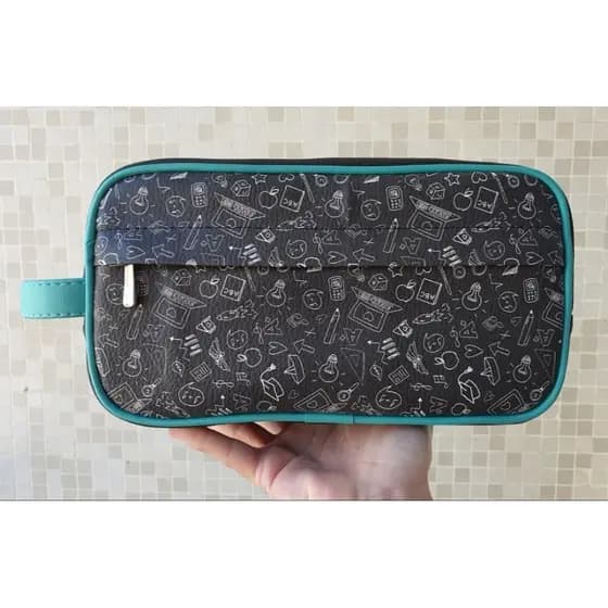 Necessaire estojo feminina sintético giz e lousa fundo preto