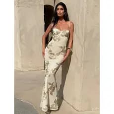 Vestido Maxi Feminino Weird Puss com Bordado Floral, Decote Baixo, Alça Cruzada, Costas Abertas, Estilo Urbano de Verão