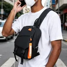 Mochila de Peito Unissex Impermeável Multifuncional com USB para Trilha Acampamento e Uso Diário - Bolsa Transversal