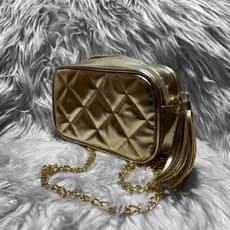 Bolsa Bordada Estilo Quadrado Metalizada Tiracolo Com Corrente