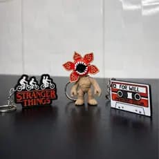 kit stranger things com 3 chaveiros dermogorgon articulado