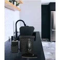 Kit Lixeira Cesto Rattan 5 litros + Porta Detergente e Sabonete Líquido Rattan Preto + Rodinho De Pia Preto Cozinha Banheiro