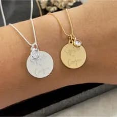 Colar Medalha Seja Forte e Corajosa com Ponto de Luz Folheado a Prata 925 e Folheado a Ouro