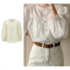 Camisa branca com botões e detalhes