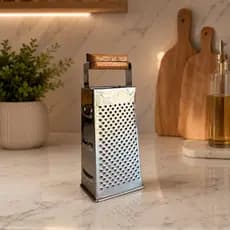 Ralador Aço Inox 4 Faces com Alça de Madeira Resistente Durável Para Legumes Queijos Multiuso