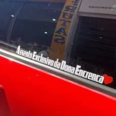 Adesivo Assento Exclusivo da Dona Encrenca em Recorte Carro/Caminhai/Bike