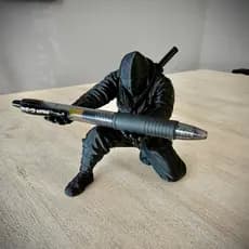Suporte Caneta Ninja – Porta Caneta Decorativo Criativo para Mesa, Escritório ou Home Office - 3D