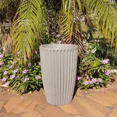 Vaso para planta decorativo reciclável em Polietileno Redondo Romana M Santos 46x33