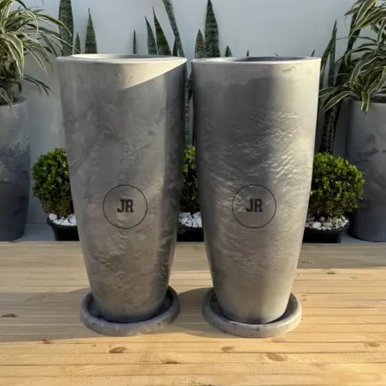 Kit com 2 Vasos Grande Material Polietileno Leve Resistente Moderno 72x34