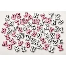 Pingente Acessório Para Sapato De PVC Letras Preto e Branco/ Rosa Com Adaptador Monte Sua Frase Ou Palavra