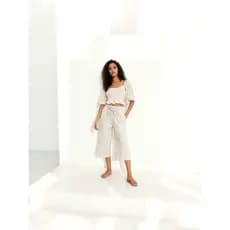 Calça Pantacourt  feminino liso tecido linho ate a canela e estilosa tendencia  dia  a dia