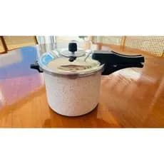 PANELA DE PRESSÃO 7,0 LITROS - FECHAMENTO EXTERNO - TEFLON MARFIM