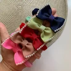 KIT 5 GRAVATINHAS COM PÉROLAS LUXO FAIXINHA DE BEBÊ