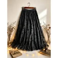 Saia midi de tule com bordado de borboletas, perfeita para férias