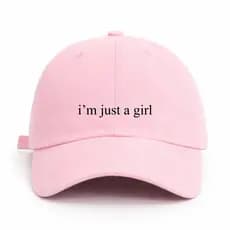 Boné Feminino Frase I'm Just A Girl Fofo Delicado Chapéu Ajustável Premium Casual Básico Aba Curva Passeio Verão Calor
