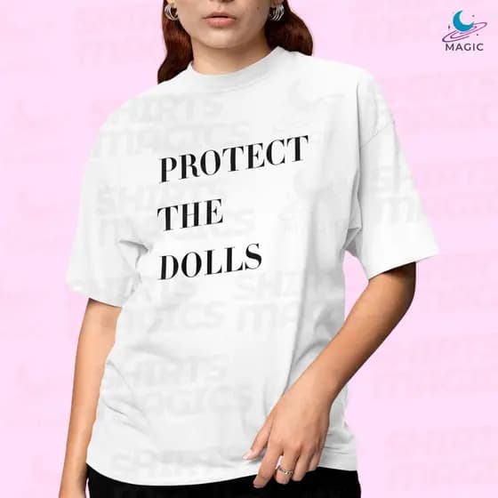 Camiseta Viral Protect The Dolls “Protejam as Bonecas”  Unissex 100% Algodão