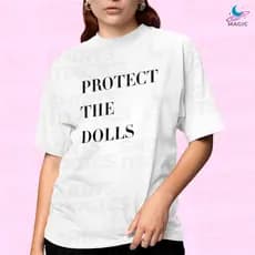 Camiseta Viral Protect The Dolls “Protejam as Bonecas”  Unissex 100% Algodão