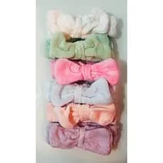 🛍️ Faixa de Cabelo Pelúcia com Laço – Super Macia e Confortável