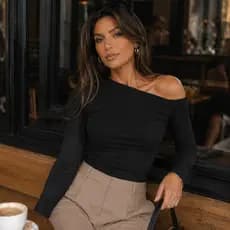 Blusa Feminina Manga Longa Moda Gringa Blogueira Frio Noite Preta Inverno Slim Poliamida Ombro Só