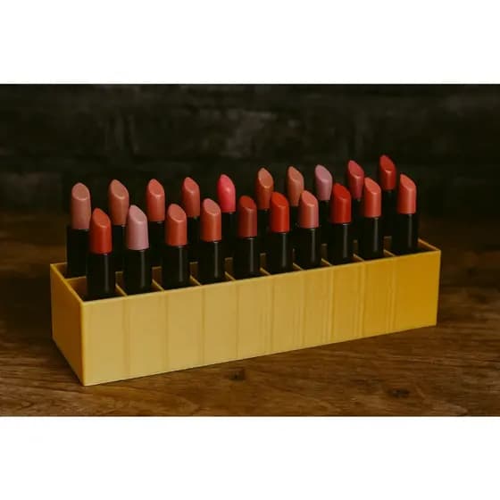 Porta Batons 3D Dourado – Organização com estilo para sua penteadeira!