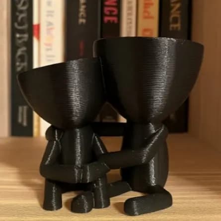 Vaso para Suculentas Cachepô Casal Abraçado Preto – Suporte Decorativo para Plantas