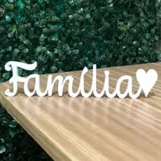 Letreiro Decorativo “Família” em Impressão 3D Detalhes de  Coração